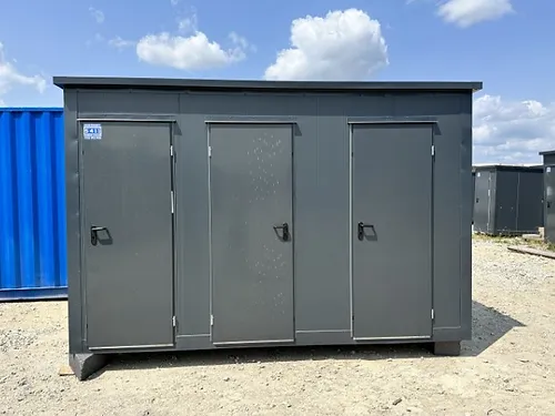 52aa76_269f82cd44df4af78539b374918523eemv2-1.webp Conteneur Sanitaire avec 3 Cabines