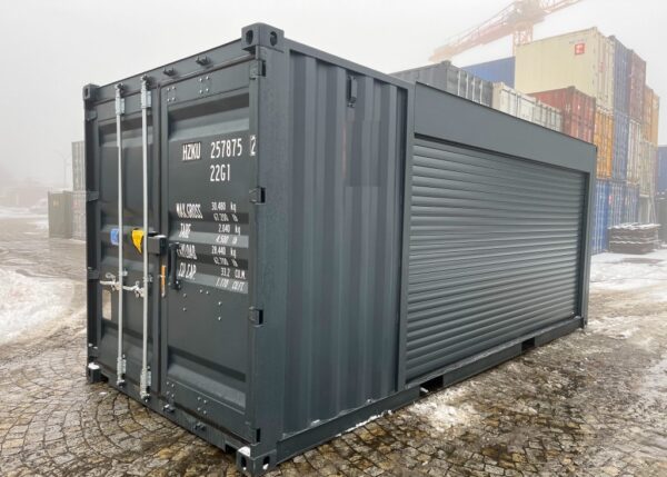 Lodni-kontejnery-na-prodej-rozmery-lodnich-kontejneru-prodam-lodni-kontejner.jpg Conteneur de 20 pieds avec volet roulant et porte d’entrée RAL 7016 -C