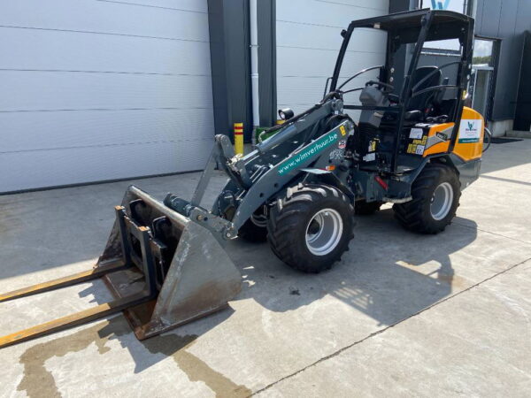 chargeur_sur_roues_giant_g_2700_x_tra_hd_2022_8180861-1.jpg Giant G 2700 X-tra HD Année 2022