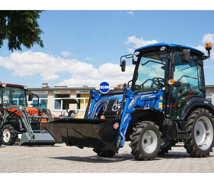 SOLIS S26 HST avec chargeur frontal avec godet